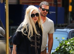 Lady Gaga и Тейлор Кинни назначили дату свадьбы