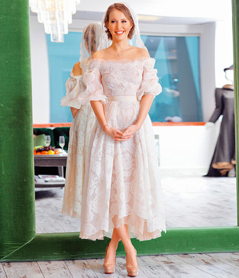 Ксюша Собчак показала свое свадебное платье