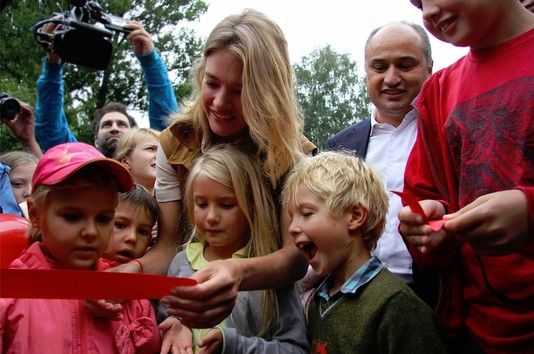 Наталья Водянова открыла 100-ый детский парк