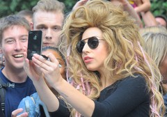 Lady Gaga судится с бывшей ассистенткой