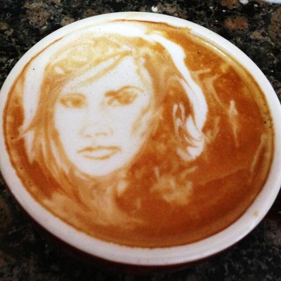 Кофейный портрет Виктории Бекхэм