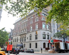 Абрамович покупает шестиэтажный особняк в Нью-Йорке 