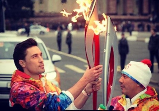 Эстафета Олимпийского огня. Звездные факелоносцы