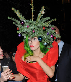 Леди Гага стала елкой