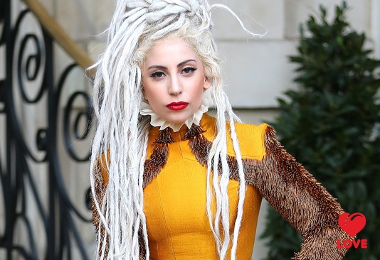 Леди Гага извинилась за плохой альбом
