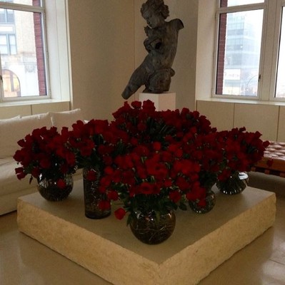 Ким Кардашиян получила в подарок 1000 роз