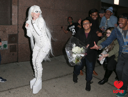 Леди Гага примерила образ невесты