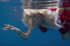 Ольга Бузова устроила фотосессию под водой