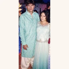 Мила Кунис и Эштон Катчер посетили индийскую свадьбу