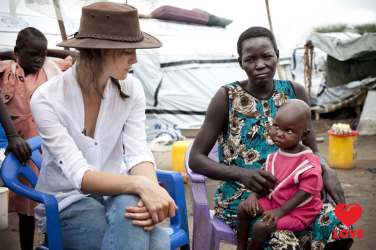 Кира Найтли посетила лагерь беженцев 
