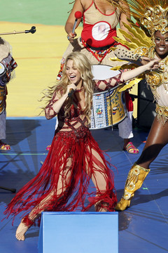 Шакира выступила на церемонии закрытия ЧМ по футболу