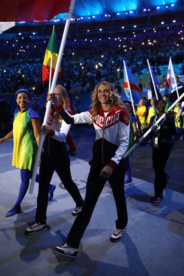 Светлана Ромашина и Наталья Ищенко на церемонии закрытия Олимпиады