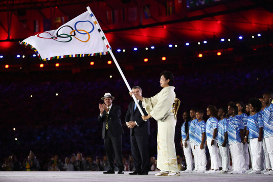 Церемония передачи Олимпийского флага