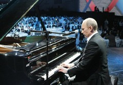 Владимир Путин за роялем Владимир Путин за роялем