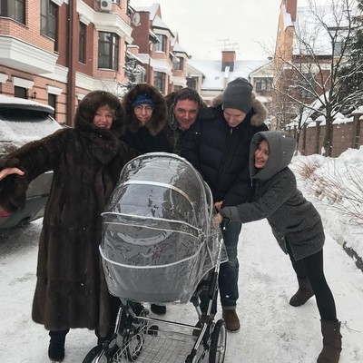 Ксения Собчак и Максим Виторган с семьей