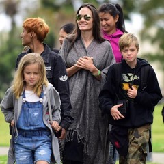 Анджелина Джоли с дочерьми Вивиан и Шайло