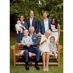 Принц Чарльз с супругой Камилой, герцоги Сассекский и герцоги Кембриджские с детьми