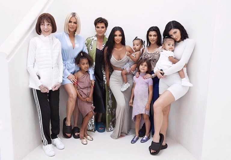 Ким Кардашьян с семьей на baby shower