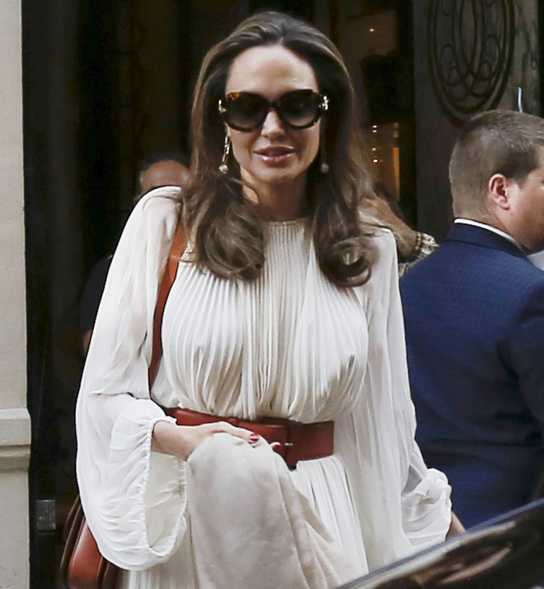Анджелина Джоли в Париже