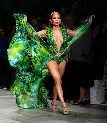 Дженнифер Лопес на показе Versace Дженнифер Лопес на показе Versace
