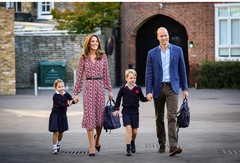 Кейт Миддлтон и принц Уильям с дочерью Шарлоттой и сыном Джорджем