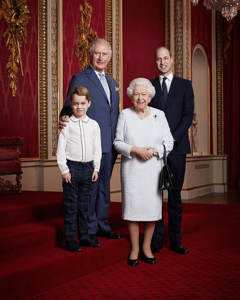 Принц Чарльз, принц Уильям, принц Джордж и королева Елизавета II
