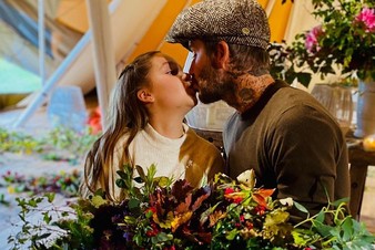 Дэвида Бекхэма осудили в сети за поцелуй с дочкой
