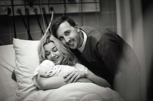 Юлианна Караулова и Андрей Чёрный с новорожденным сыном