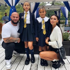 Джиган и Оксана Самойлова с дочками Ариелой и Леей