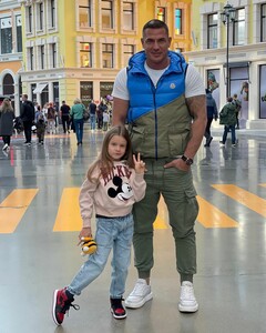 Курбан Омаров с дочерью Теоной 