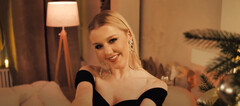 Юлианна Караулова в клипе «Ночь счастливых надежд»