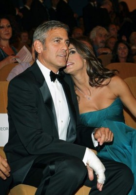 Джордж Клуни с девушкой