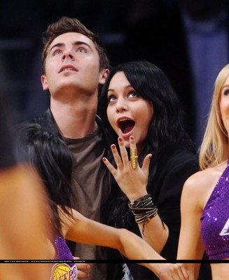 Zak Efron I Vanessa Hadzhens Boleyut Za Lakers