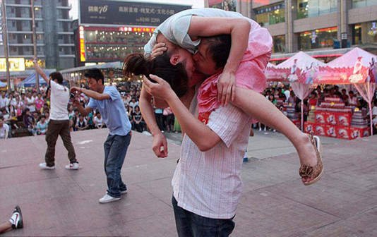 Чемпионат по поцелуям в Китае