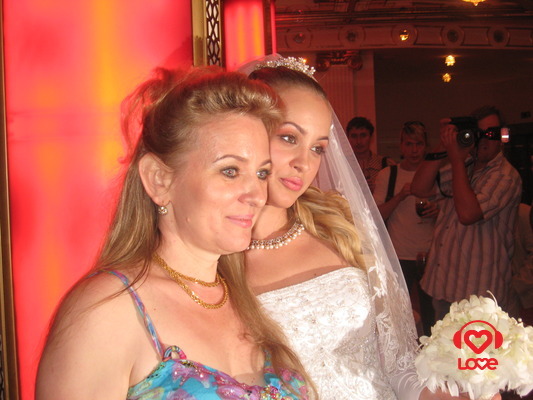Невеста с мамой