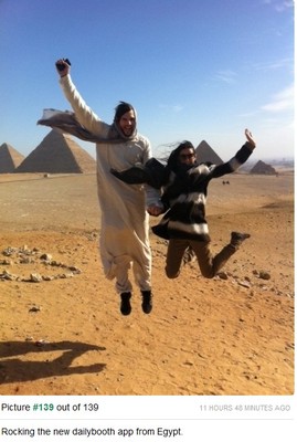 Эштон Катчер и Деми Мур в Египте