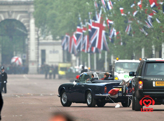 Принц Уильям и Кейт Миддлтон на «Aston Martin»