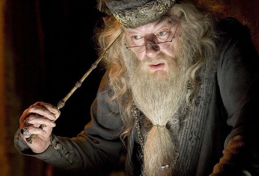 Альбус Дамблдор возглавил рейтинг самых известных волшебников