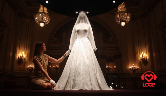 Свадебное платье Кейт Миддлтон выставлено на показ