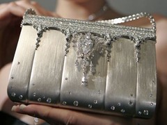 Платиновая дамская сумочка от “GinzaTanaka” Платиновая дамская сумочка от “GinzaTanaka”