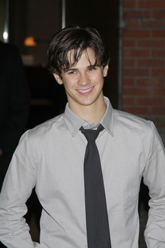 Коннор Паоло (Connor Paolo) Коннор Паоло (Connor Paolo)