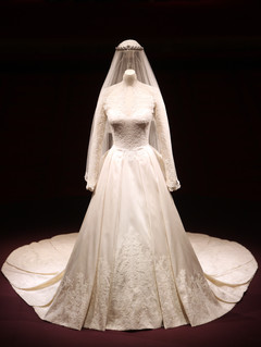 Свадебное платье Кейт Миддлтон выставлено на показ