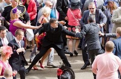 Драка на королевских скачках «Роял Аскот» Драка на королевских скачках «Роял Аскот»