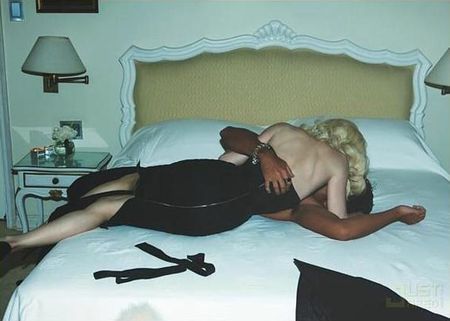 Экс-любовник выложил в сеть снимки голой Мадонны