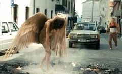 Рекламу “Axe” запретили за оскорбление ангелов Рекламу “Axe” запретили за оскорбление ангелов