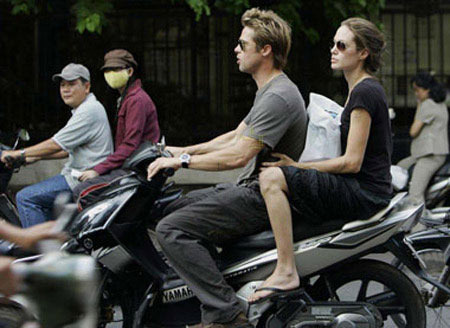 Джоли и Питт отвезли приемного сына во Вьетнам