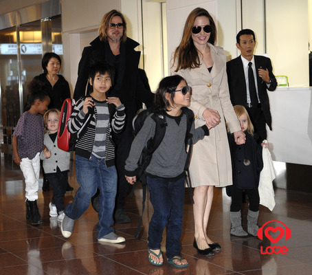 Анджелина Джоли и семья