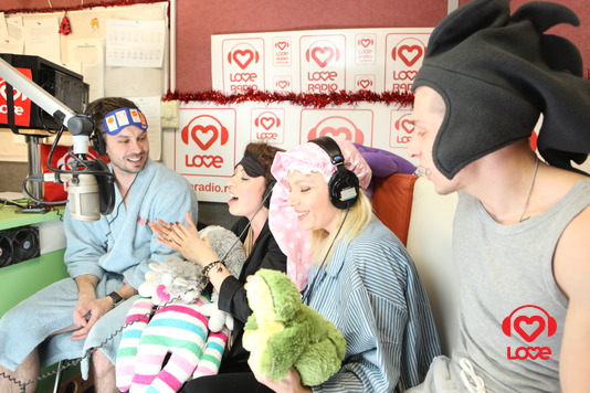 Группа Банд’Эрос на пижамной вечеринке LOVE RADIO! 