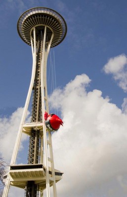 Символ Сиэтла превратили в рогатку Angry Birds