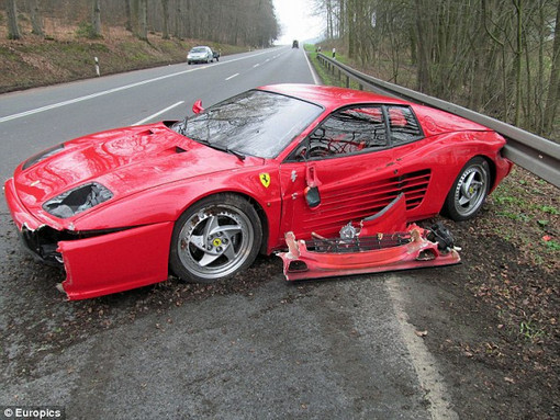 Немецкий водитель разбил Ferrari, чтобы спасти ежа